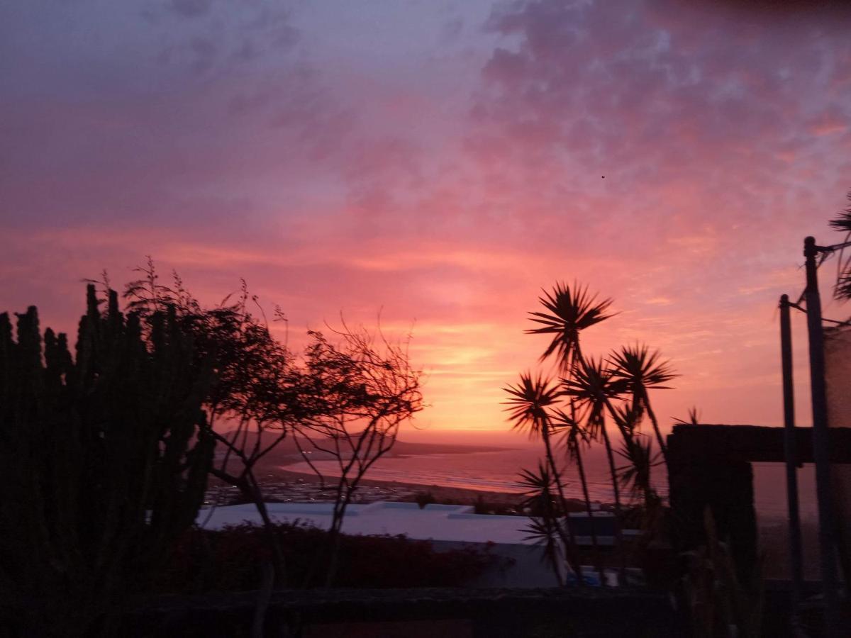 Beautiful Small Bungalow, Amazing Views And Garden Famara Exterior photo