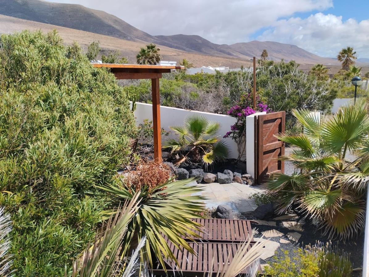 Beautiful Small Bungalow, Amazing Views And Garden Famara Exterior photo